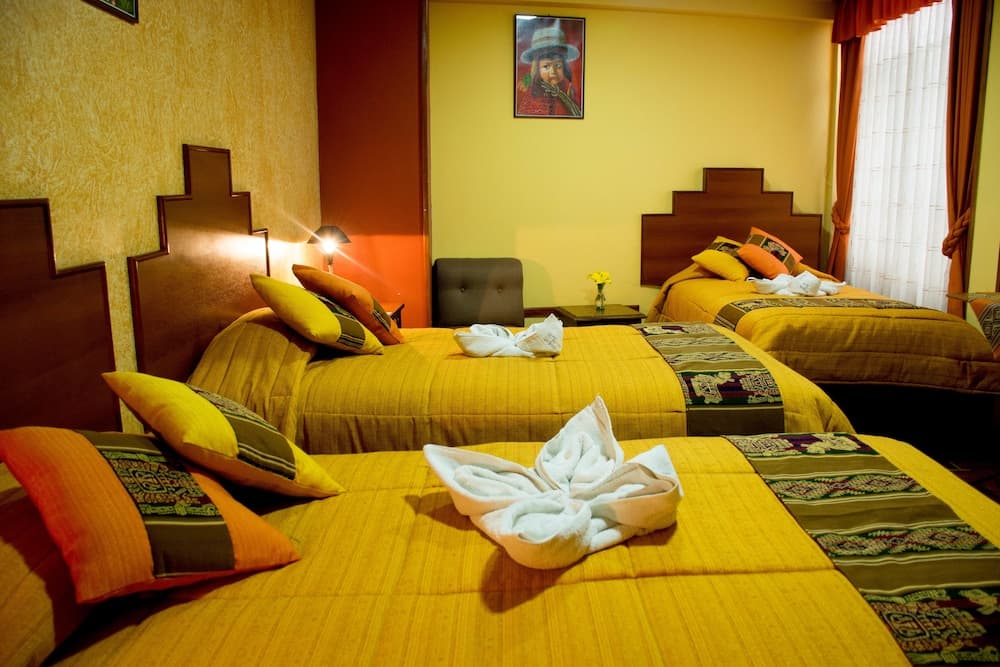 Las Brisas Centro Hotel