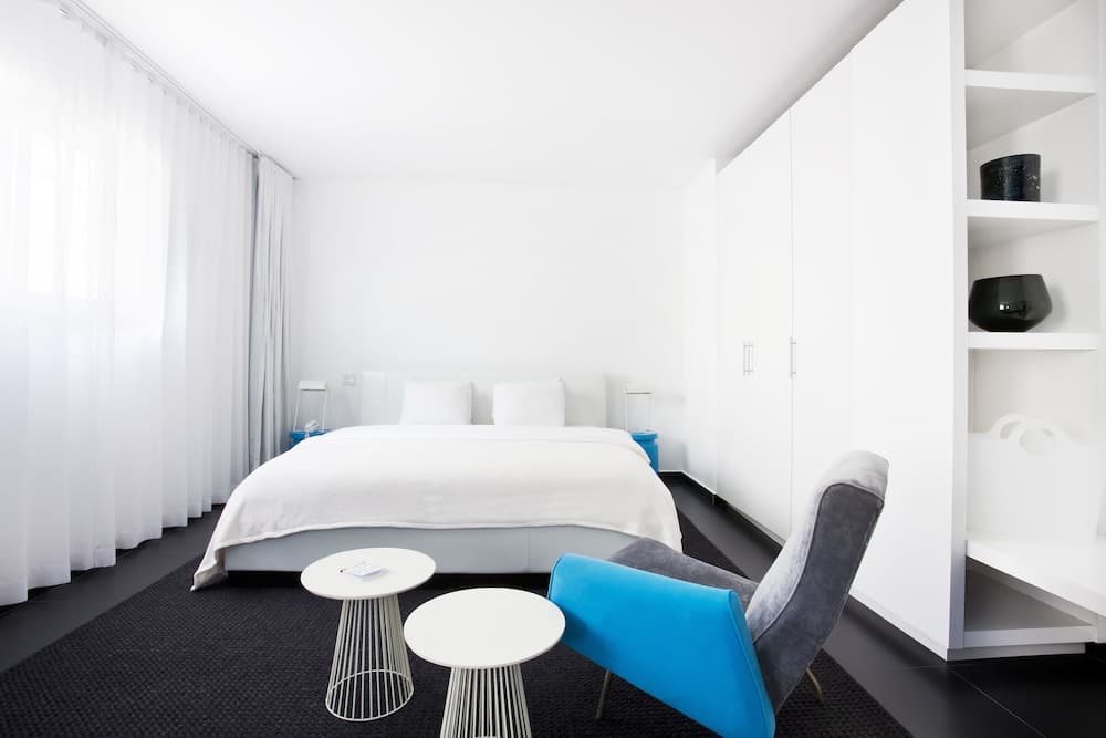 Blanc Kara - Adults Only