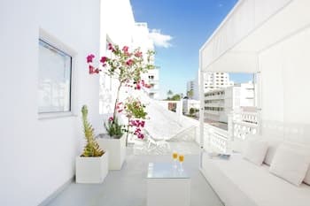 Blanc Kara - Adults Only