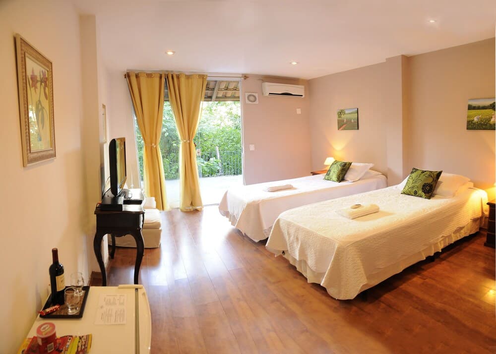 Altos de Santa Teresa Guest House