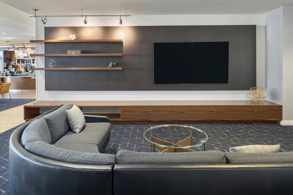 Courtyard by Marriott Long Beach Airport