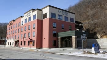 Cobblestone Inn & Suites - Marquette/Prairie du Chien