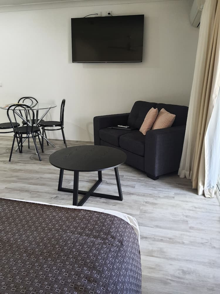 Aston Hill Motor Lodge