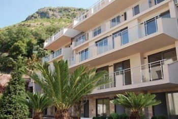 Blue Horizon Apartments