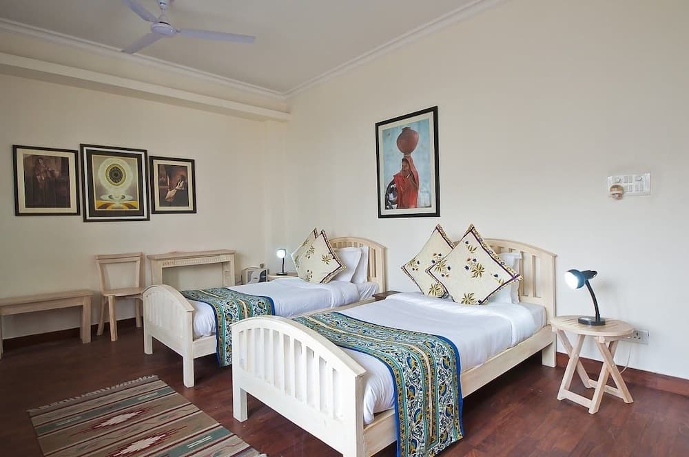 Colonel's Retreat At The Airport