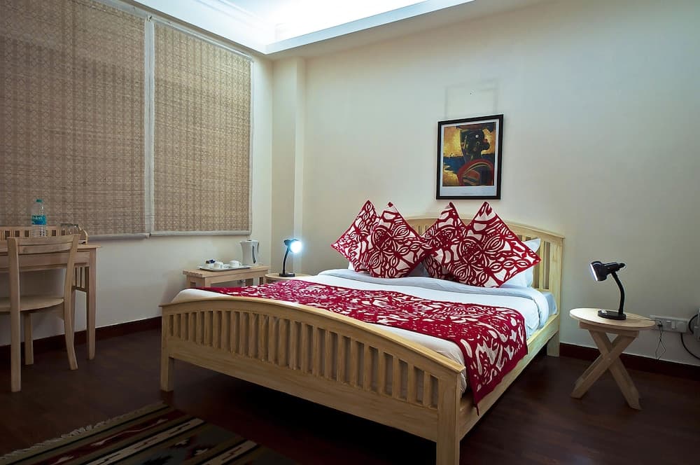 Colonel's Retreat At The Airport