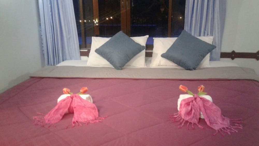 Khao Lak Traveller Lodge