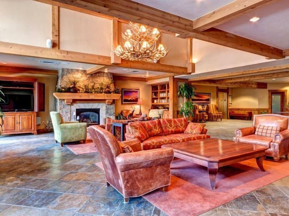 Luxury 2 Bedroom Mountain Vacation Rental in Breckenridge with Access to a Hot Tub Just Two Blocks from Main Street