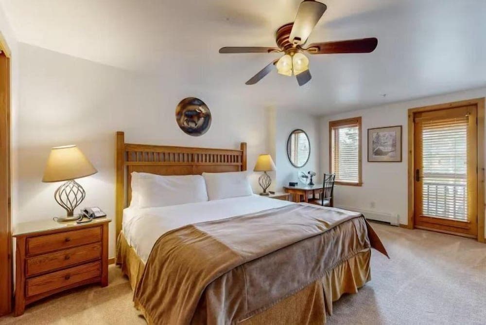 Exclusive Ski in, Ski out 4 Bedroom Vacation Rental with Hot Tubs and Heated Outdoor Pool in Lionshead Village