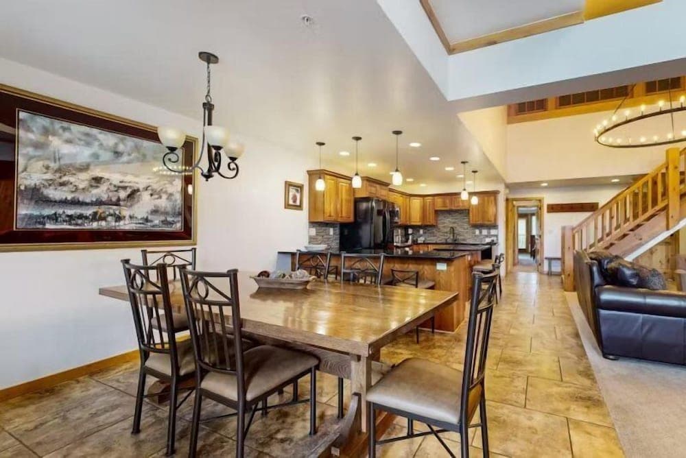 Exclusive Ski in, Ski out 4 Bedroom Vacation Rental with Hot Tubs and Heated Outdoor Pool in Lionshead Village