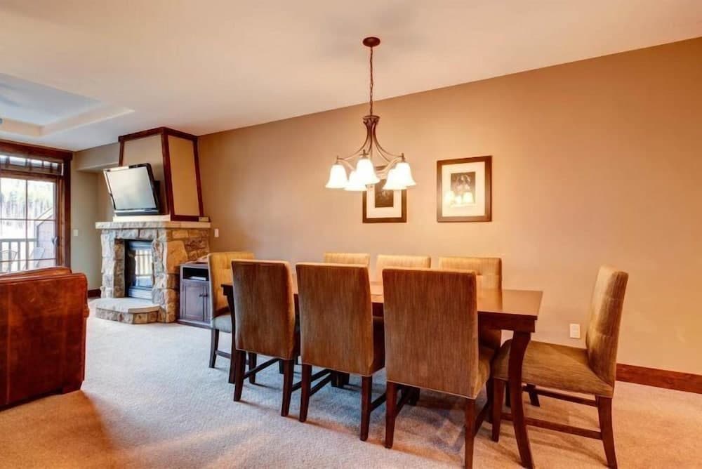 Ski in, Ski out 2 Bedroom Mountain Condo at the Base of Peak 7 with Quick Access to Historic Downtown Breckenridge