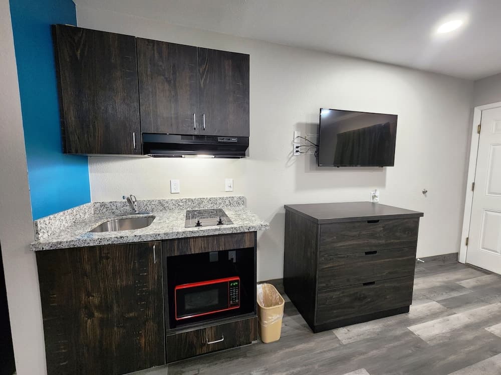 Scottish Inn & Suites