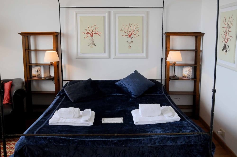 Charming Studio Apartment in Front of the Arno River