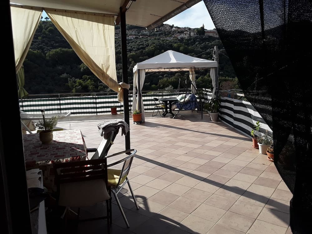 Room in Guest Room - Valle Degli Ulivi - Liguria Italia