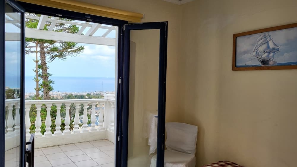 Gorgeous Studio for 2 People, Swimming Pool and Sea View