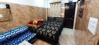 Aggarwal Guest House In Cream Location 92,121,74700
