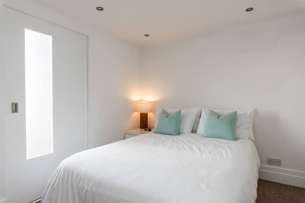 Immaculate 1-bed Apartment on Hove Seafront