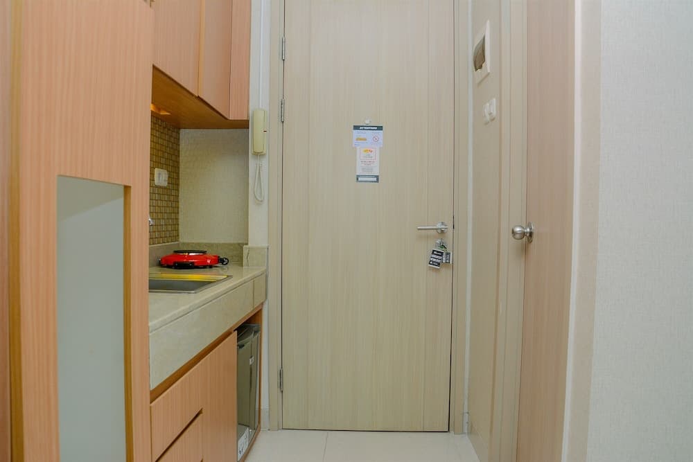 Comfy and Modern Studio Apartment at Elpis Residence