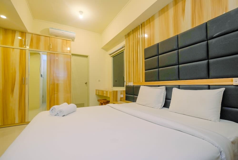 Strategic 2BR Apartment with Workspace @ Season City