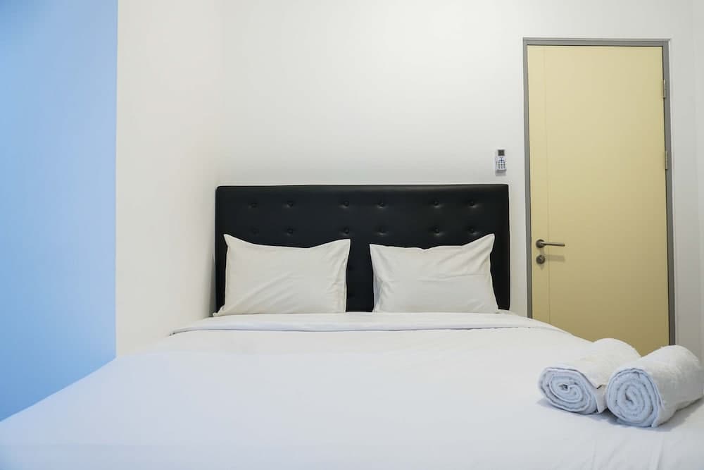 Minimalist and Warm 2BR M-Town Apartment