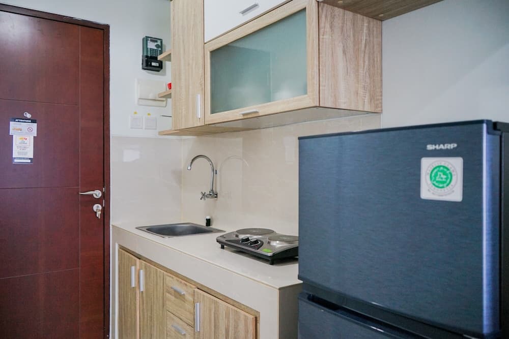 Best Location Studio Apartment at Springwood Residence