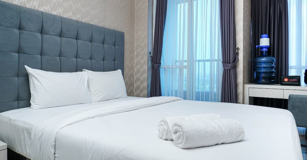 Fully Furnished and Cozy Studio Tifolia Apartment