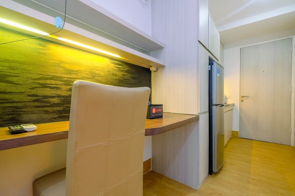 Modern Style Studio Apartment at Azalea Suites with City View