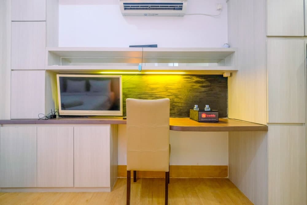 Modern Style Studio Apartment at Azalea Suites with City View