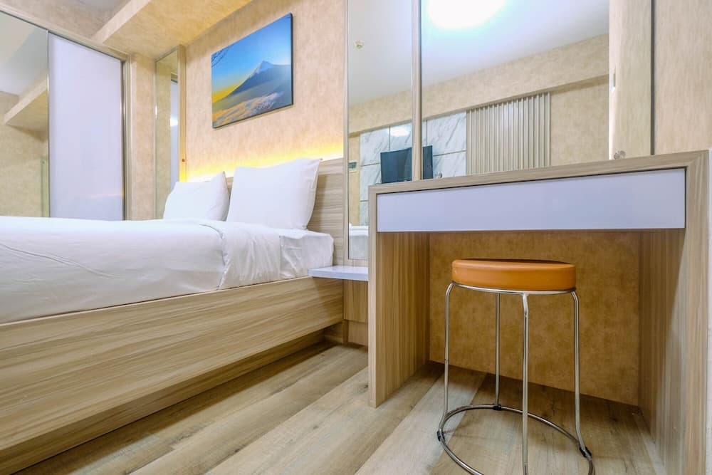 Elegant Studio (No Kitchen) Apartment at Green Bay Pluit