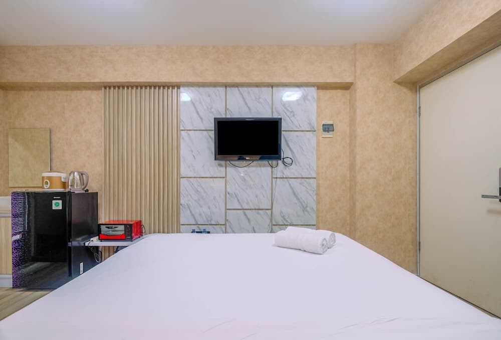 Elegant Studio (No Kitchen) Apartment at Green Bay Pluit