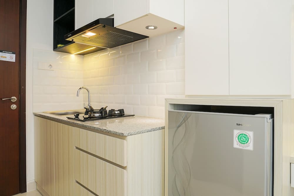 Relax and Comfy with Pool View @ Studio West Vista Apartment