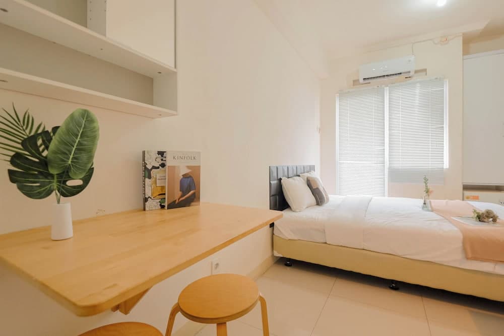 Cozy Studio with Direct Access to Mall at Green Pramuka Apartment