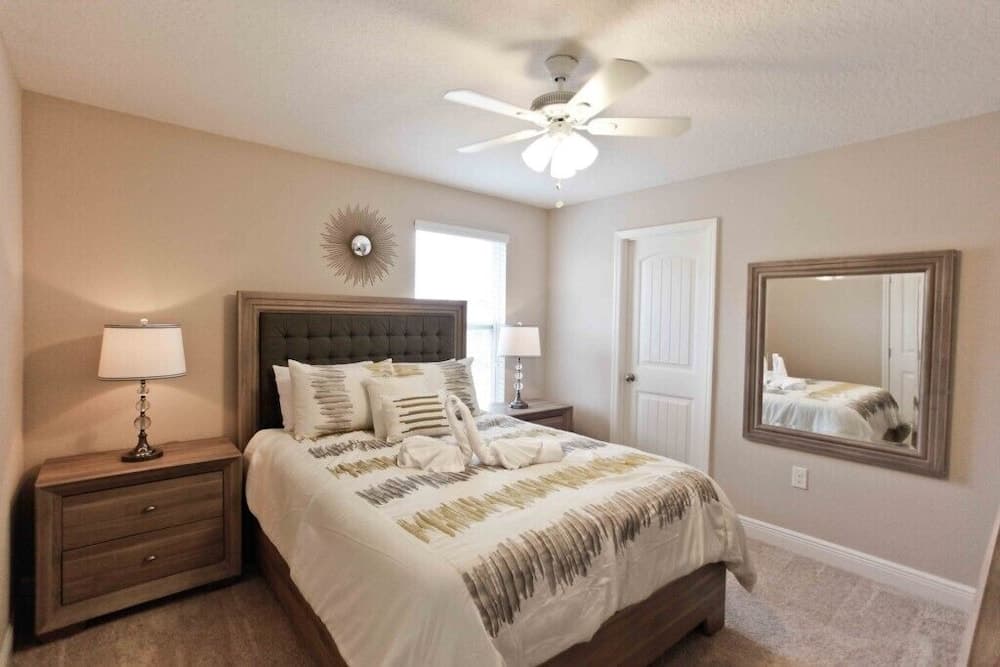 4176 Oaktree Drive 6 Bedroom Home by Redawning