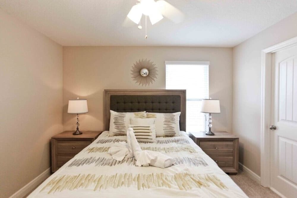 4176 Oaktree Drive 6 Bedroom Home by Redawning