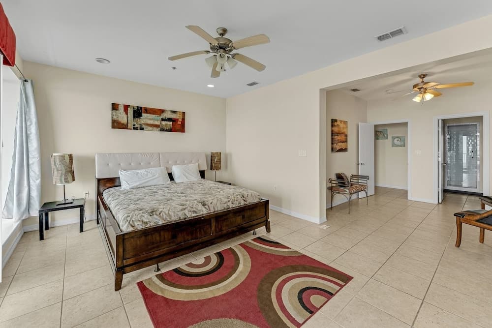 Island Paradise: Ocean View & Pool Access by RedAwning