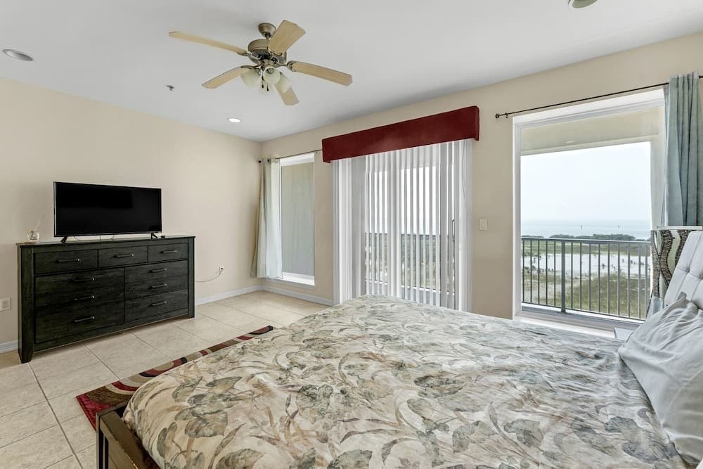 Island Paradise: Ocean View & Pool Access by RedAwning