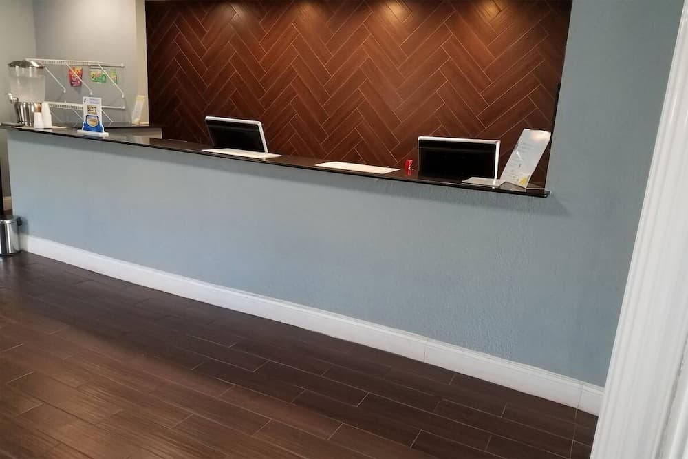 Blue Way Inn & Suites Wichita East