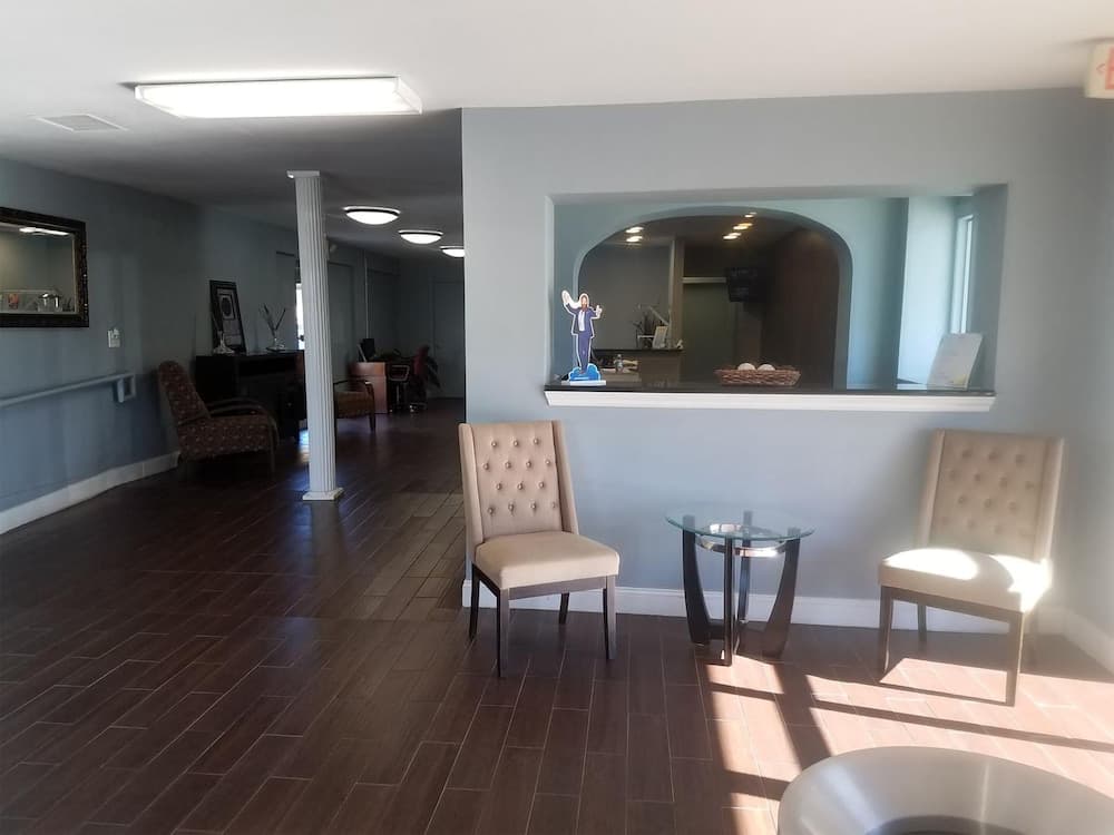 Blue Way Inn & Suites Wichita East