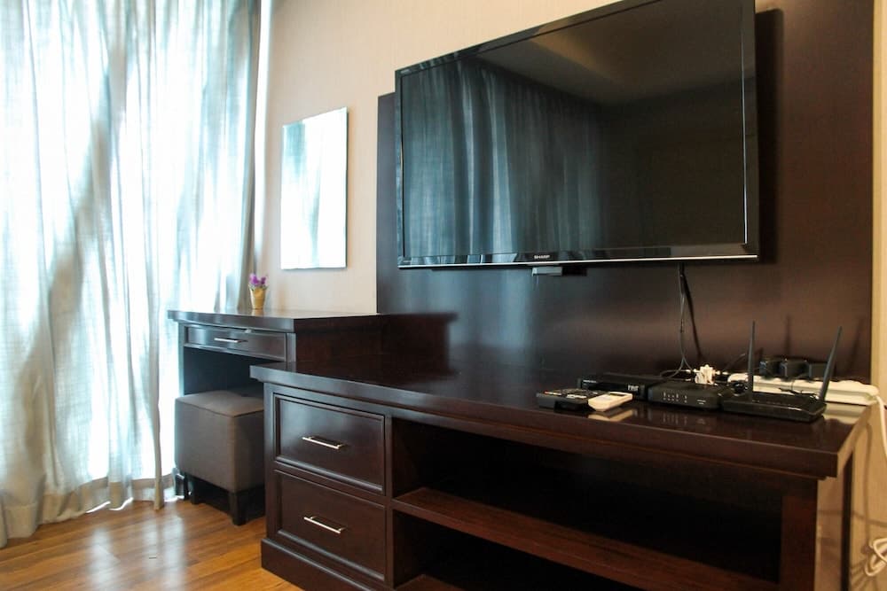 Elegant Studio Kemang Village Apartment