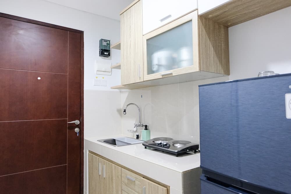 Cozy Studio Apartment with Smart TV at Springwood Residence