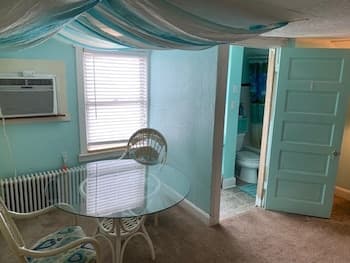 Rustic Rooftop Delight - Bay Front 2 Bedroom Apts by Redawning