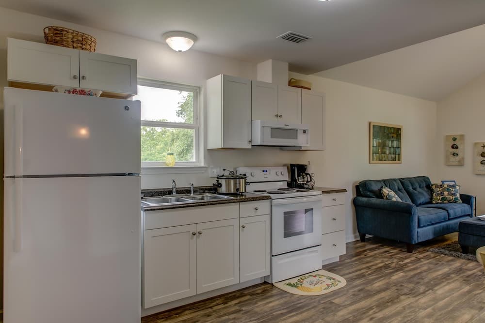 Coconut Cottage - 1109 Chaumont