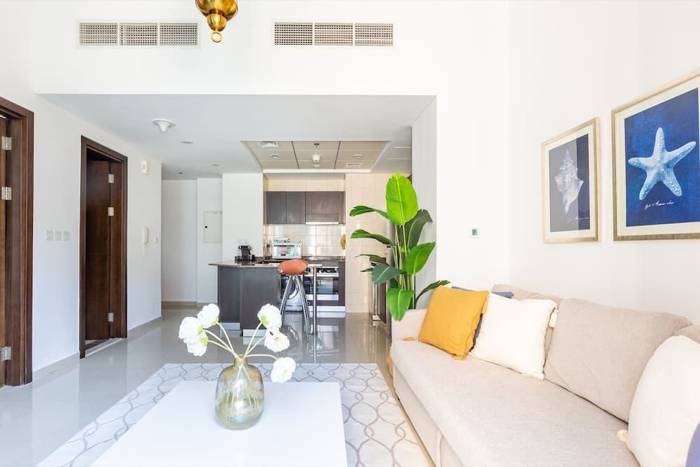 Flashy & Vibrant 1BR Apartment in Dubai Marina!