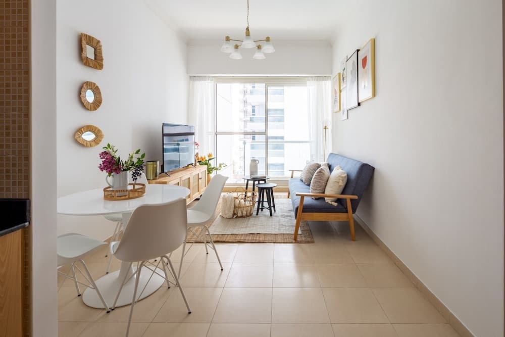 Dazzling & Picturesque 1BR Apartment In Business Bay