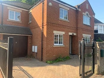 3 bedroom house in Reading