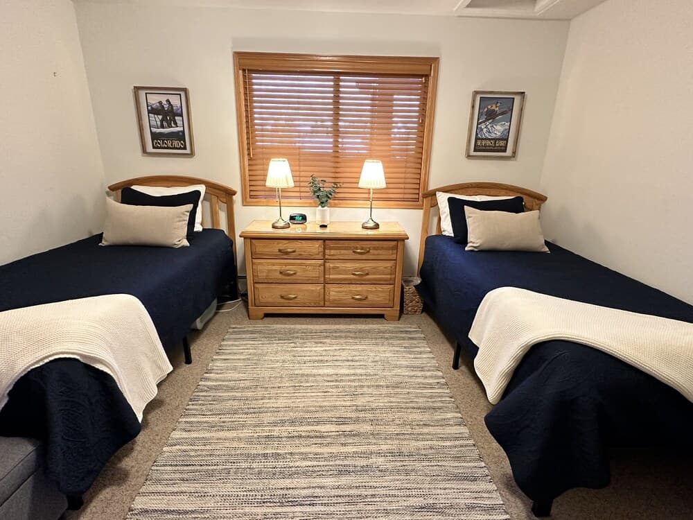 323 Cinnamon Ridge 3 Bedroom Condo by Redawning