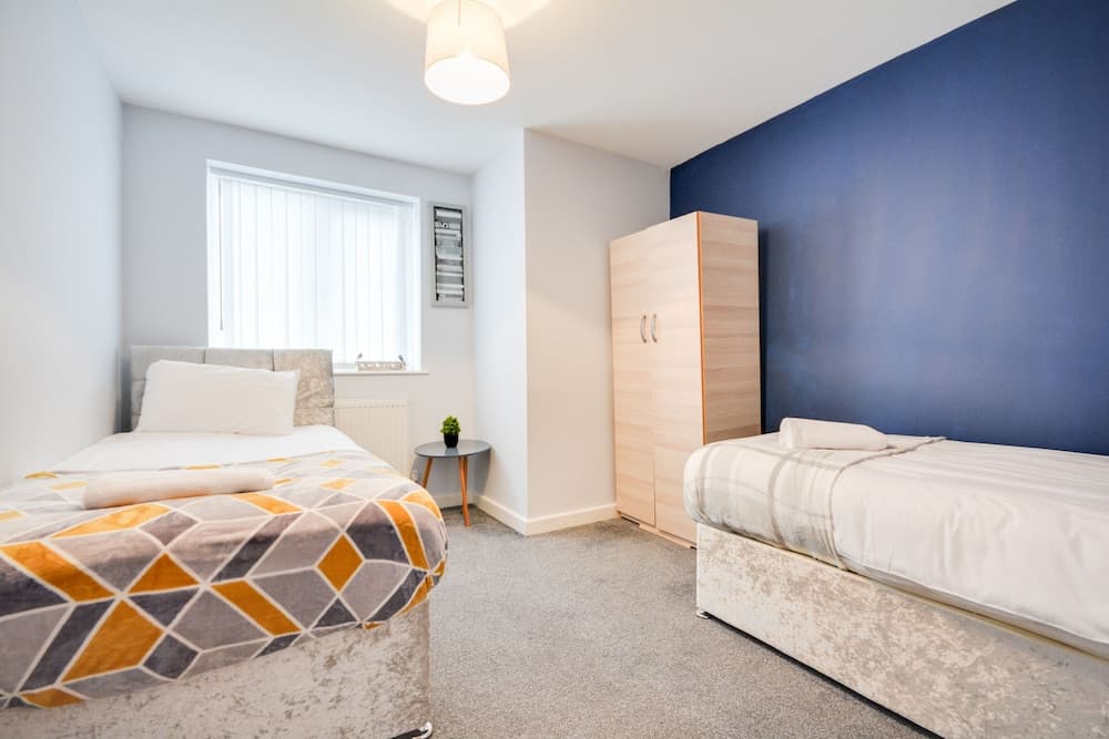 Cosy 2 Bedroom Apartment with Parking