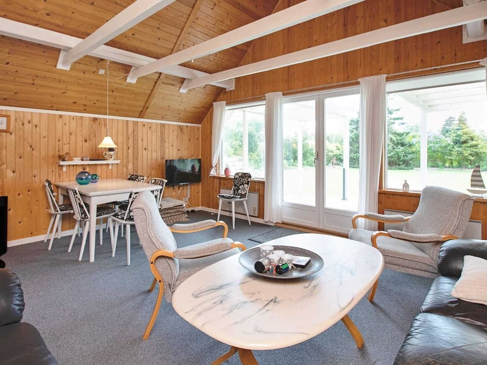 Seaside Serenity in Hummingen-by Traum