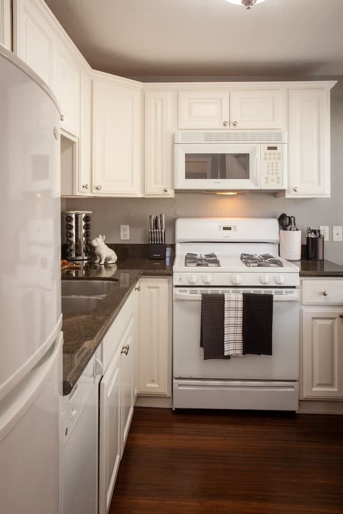 Cute And Relaxing 2br House In Cherry Street District 2 Bedroom Home by Redawning