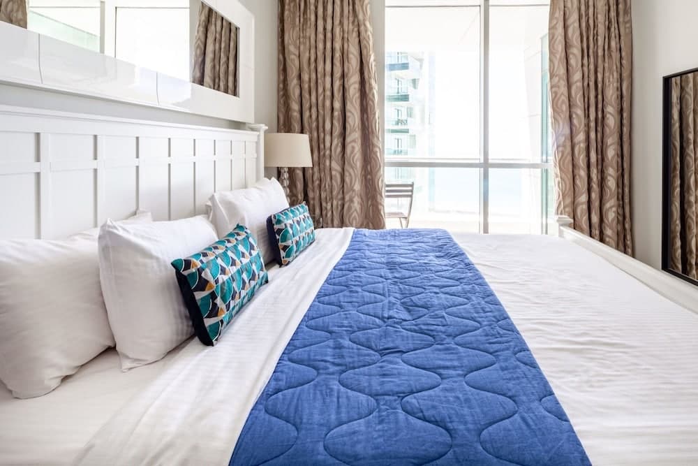 Astounding 3BR Apartment w/ Sea & Marina Views!